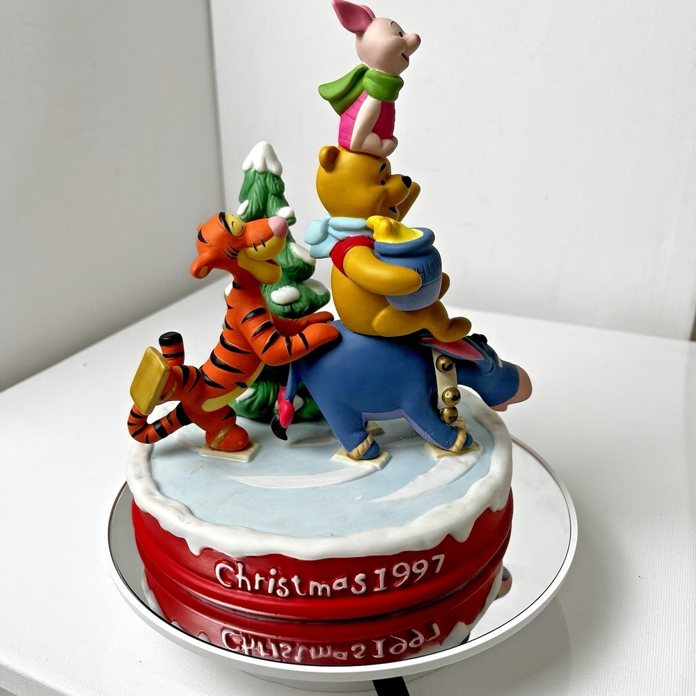 1997 Disney & Grolier CHRISTMAS FIGURINE "Pooh's Skating‎ Party" Limited Edition - Picture 8 of 17